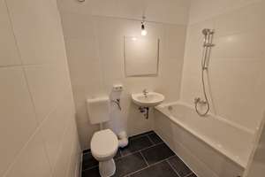 **FRISCH RENOVIERT**3-Zimmer-Wohnung // Balkon // Bad mit Wanne // 4.OG // ab 15.06.2026 – Andromedaweg 17, 4205 Grünau-Nord, Leipzig – Vorschaubild 2