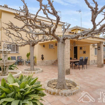Chalet in La Cañada