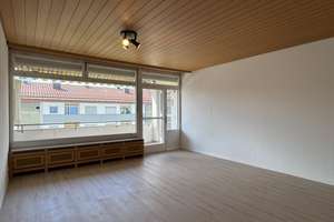 Helle, frisch renovierte 3-Zimmer-Wohnung mit zwei Balkonen und Garage!