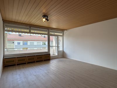 Helle, frisch renovierte 3-Zimmer-Wohnung mit zwei Balkonen und Garage!