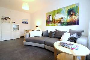Exklusive, sanierte 2-Zimmer-Wohnung mit Balkon und Einbauküche in Düsseldorf