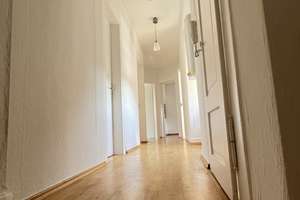 Charmante 2,5-Zimmer-Dachgeschosswohnung im denkmalgeschützten Altbau (ca. 49 m²)