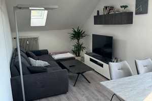 RESERVIERT_renovierte 2,5-Raum-DG-Wohnung, Oberhausen AUG -nicht möbliert – Schönbachstrasse 12, 86154 Augsburg – Vorschaubild 1