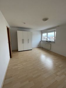 Gemeinsam leben: Großes Zimmer in sympathischer 6er-WG