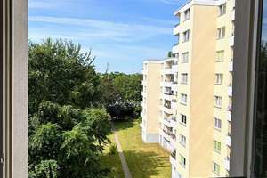 BEZUGSFREI: Ruhe, Licht & Weitblick | 2-Zi.-Whg. mit Balkon & Lift im 5.OG in Lichterfelde – Die vollständige Adresse der Immobilie erhältst du vom Anbieter., 12207 Lichterfelde, Berlin – Vorschaubild 9