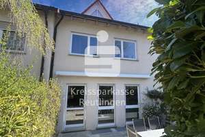 Geräumiges Reihenmittelhaus mit Terrasse und TG-Stellplatz - ideal für Familien – Die vollständige Adresse der Immobilie erhältst du vom Anbieter., 72762 Reutlingen-Mitte, Reutlingen – Vorschaubild 1