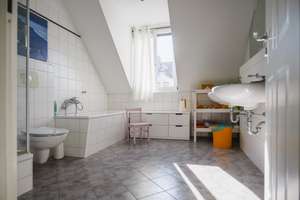 Lichtdurchflutete DG-Wohnung in Toplage – Fahrstuhl, EBK inkl., sofort bezugsfrei, von privat – Die vollständige Adresse der Immobilie erhältst du vom Anbieter., 4229 Schleußig, Leipzig – Vorschaubild 5