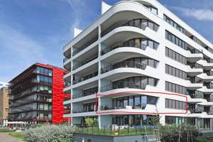WATERFRONT LIVING IN BERLIN – SPECTACULAR RIVER VIEWS & SOUTH-FACING TERRACE – Stralauer Allee 5, 10245 Friedrichshain, Berlin – Vorschaubild 2