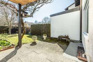 Gepflegtes Reihenmittelhaus mit nahezu uneinsehbarem Garten und Tiefgaragen-Einzelstellplatz – Die vollständige Adresse der Immobilie erhältst du vom Anbieter., 81929 Englschalking, München – Vorschaubild 17