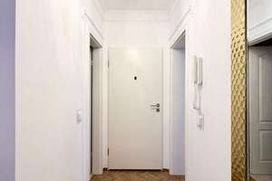 Großzügige Maisonette mit Hauscharakter, vier Zimmern und künftig zwei Balkonen – Die vollständige Adresse der Immobilie erhältst du vom Anbieter., 12057 Neukölln (Ortsteil), Berlin – Vorschaubild 2