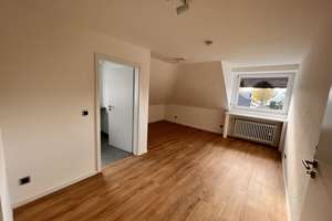 Ruhige 2-Zimmer-Dachgeschosswohnung mit Einbauküche in Pfaffendorf – Die vollständige Adresse der Immobilie erhältst du vom Anbieter., 56076 Pfaffendorf, Koblenz – Vorschaubild 3