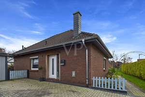 Exklusiver Bungalow an der Nordsee – ebenerdiges Wohnen mit großem Garten in Utgast – Die vollständige Adresse der Immobilie erhältst du vom Anbieter., 26427 Holtgast – Vorschaubild 2