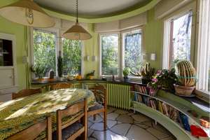Ein Familienhaus zentral im Grünen