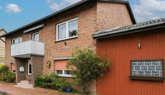 Bild von Zweifamilienhaus mit effizienter Nahwärme und flexiblem Wohnkonzept in Wahrenholz