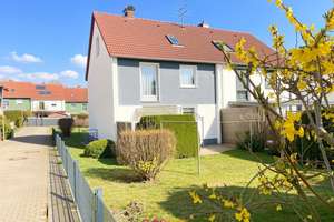 Großzügiges Wohnen auf 3 Ebenen – Doppelhaushälfte mit Garten in SZ-Thiede – Die vollständige Adresse der Immobilie erhältst du vom Anbieter., 38239 Thiede, Salzgitter – Vorschaubild 2
