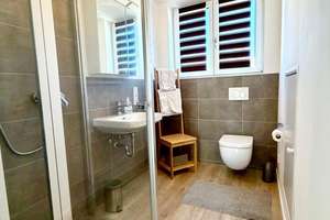 Modernes Reihenendhaus mit Photovoltaik, hochwertiger Ausstattung und sonnigem Garten in Schwandorf! – Die vollständige Adresse der Immobilie erhältst du vom Anbieter., 92421 Schwandorf – Vorschaubild 13