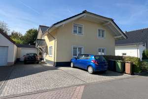 Großzügiges Familienidyll in bevorzugter Wohnlage – Freistehendes Einfamilienhaus aus 2004 – Die vollständige Adresse der Immobilie erhältst du vom Anbieter., 56249 Herschbach – Vorschaubild 3