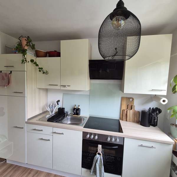 *** helle und schöne 3-Zimmer-Wohnung mit Balkon ***