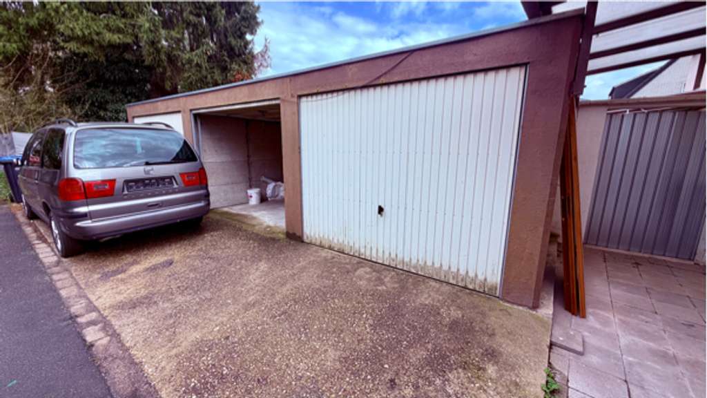 Immobilie in Niederzier - Analgeobjekt Zwei- bis Dreifamilienhaus mit 3 Garagen - Bild 1