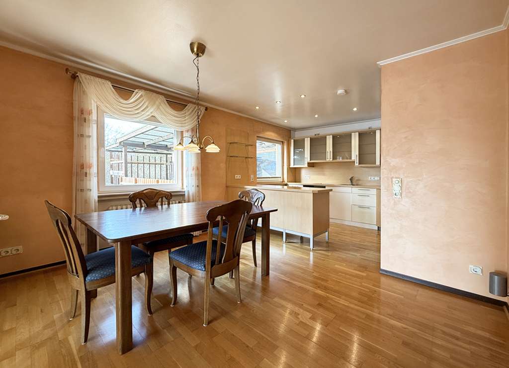 Immobilie in Hüttenberg - Sonnenverwöhntes Wohnen mit großzügigem Raumgefühl & Weitblick - Bild 4