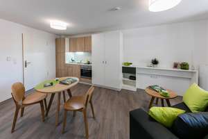 Möblierte Suiten  im "CAMPUS VILLAGE Neu-Ulm" - nur für 1 Person – Von-Hünefeld-Straße 28-43, 89231 Neu-Ulm – Vorschaubild 3