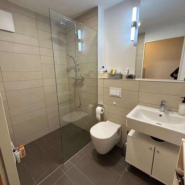 *** charmante, helle 1-Zimmer-Wohnung mit Loggia, Einbauküche in begehrter Lage ***