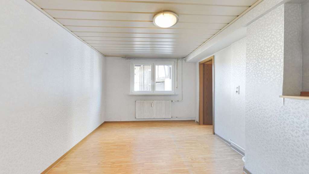 Immobilie in Flörsbachtal - Großzügiges Zweifamilienhaus mit Scheune, PV-Anlage & Bauplatzoption auf 2.284 m² Traumgrundstück - Bild 3