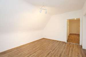 Charmante 3-Zimmer-Dachgeschosswohnung in Kassel-Harleshausen – Zum Feldlager 2, 34128 Harleshausen, Kassel – Vorschaubild 5