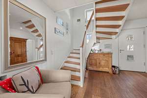 Wohnen mit Herz und Holz!
Traumhaus mit vorbereiteter Einliegerwohnung – Die vollständige Adresse der Immobilie erhältst du vom Anbieter., 78256 Steißlingen – Vorschaubild 3