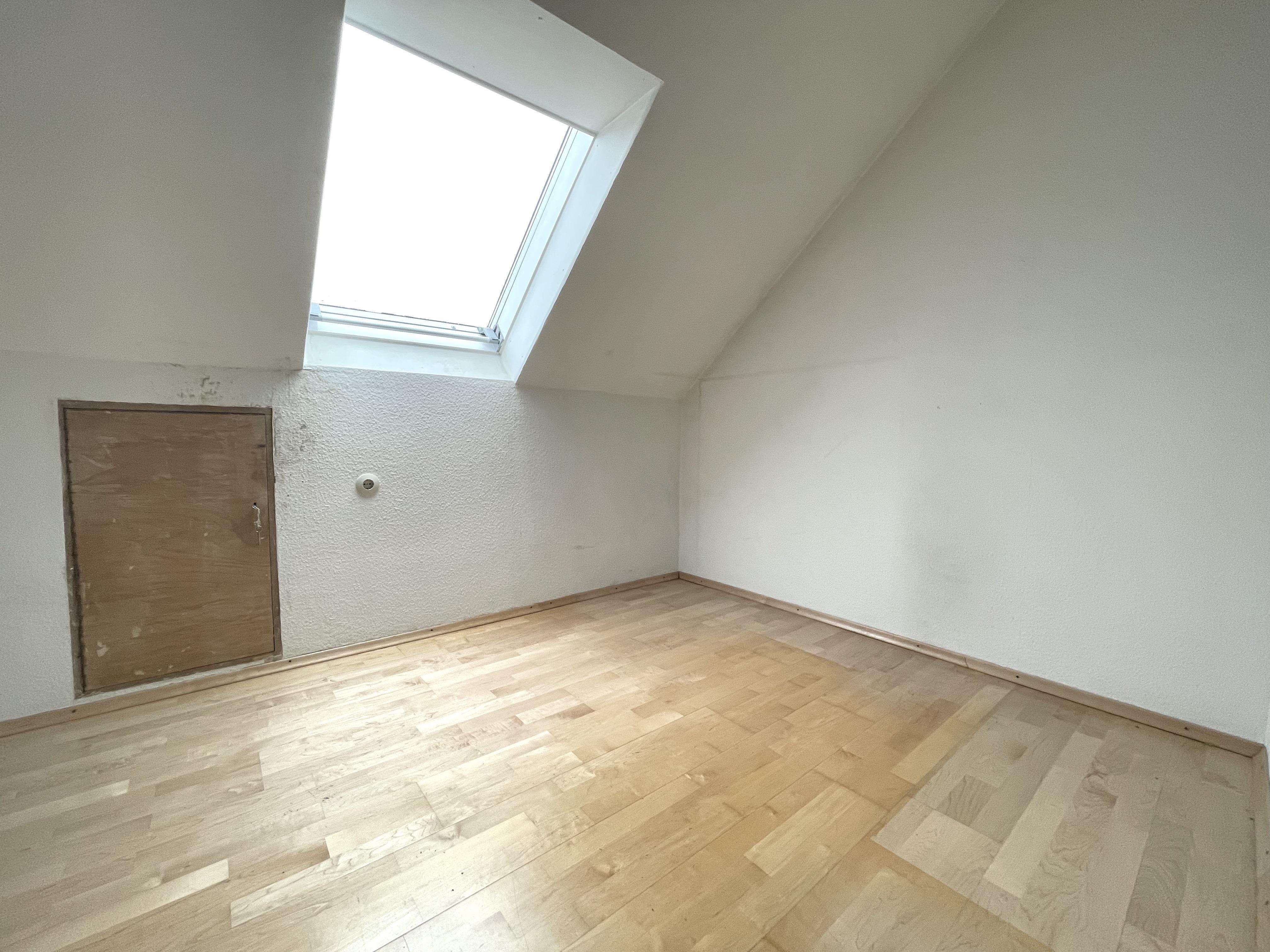 Immobilie in Filderstadt - Tolle 2,5-Zimmer-DG-Wohnung mit 2 Balkonen in Bernhausen - Bild 2