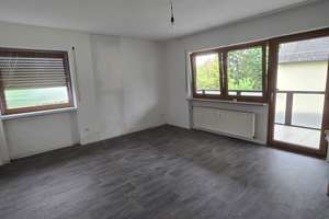 Wohnen mit Charakter: Großzügige Vier-Zimmer-Wohnung in Nürnberg-Eibach – Im Ries 9, 90451 Eibach, Nürnberg – Vorschaubild 2