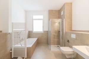 Moderne Wohlfühloase mit sonnigem Balkon, offener Küche & elegantem Tageslichtbad in zentraler Lage – Burgergäßchen 4, 86150 Jakobervorstadt-Nord, Augsburg – Vorschaubild 2