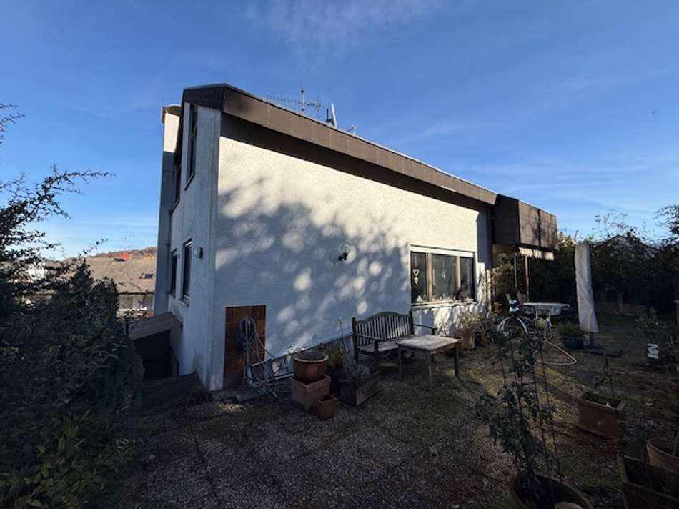 Rückansicht mit Terrasse