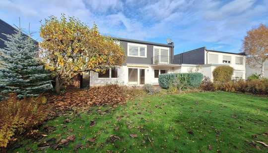 Bild von VON POLL - BAD HOMBURG: Freistehendes Einfamilienhaus in ruhiger Feldrandlage