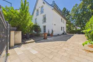 Saniertes Mehrfamilienhaus mit Anbau und Entwicklungspotenzial im Westpark als Renditeobjekt
