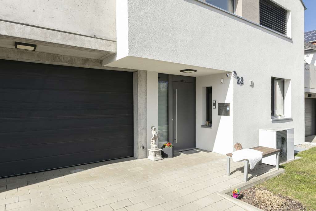 Immobilie in Oberdischingen - Wohnkultur auf höchstem Niveau - exklusives Einfamilienhaus mit Designanspruch - Bild 3