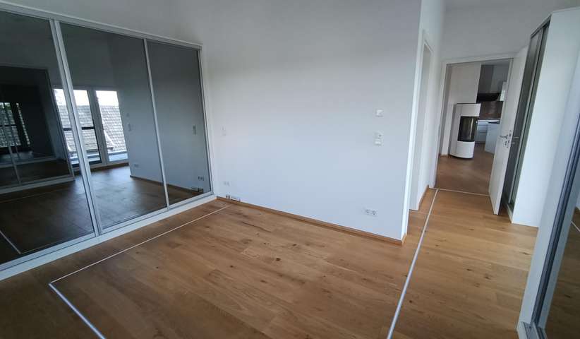 Moderne 4-Zimmer-Penthouse-Wohnung mit Terrasse & EBK - Foto 3
