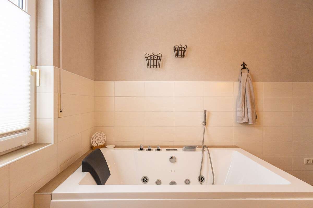 Immobilie in Großefehn - Großzügiges Einfamilienhaus mit Garage und unverbautem Blick - Bild 7