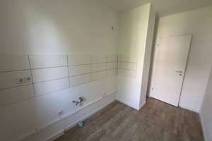 Für Junge Familien die perfekte 2 Zimmer Wohnung mit Balkon | EBK auf Wunsch – Eckersbacher Höhe 97, 8066 Eckersbacher Höhe (E1-E4), Zwickau – Vorschaubild 6