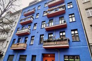 Friedrichshain: Barrierearme Altbauwohnung in schöner Lage am Petersburger Platz