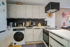 Charmante 1,5-Raum-Wohnung mit Fernsicht, Balkon in Westlage & Einbauküche – Regensburg – Vorschaubild 3