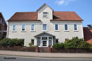 2 Mehrfamilienhäuser nebst Hofgebäude