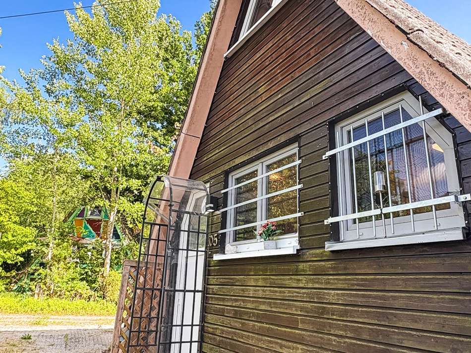 Hausansicht Zufahrt_Parkplätze
