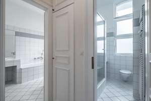 5 Zimmer -Altbauwohnung / Friedrichstraße/im 3. OG eines sehr gepflegten Wohn- und Geschäftshauses. – Die vollständige Adresse der Immobilie erhältst du vom Anbieter., 65185 Mitte, Wiesbaden – Vorschaubild 7