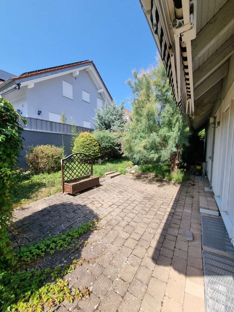 Immobilie in Obersulm - Gepflegtes 8-Zimmer Einfamilienhaus mit 2 Garagen und 2 Stellplätzen in Obersulm/ VB faires Angebot  - Bild 3