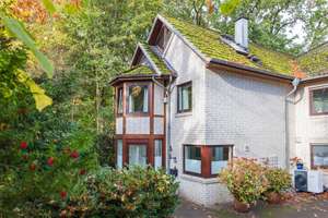 Erstklassiges Wohnen in Wellingsbüttel – stilvolles Reihenhaus mit Waldblick – Wellingsbütteler Landstraße 175, 22337 Ohlsdorf, Hamburg – Vorschaubild 2