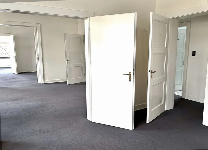 ’Ne Altbauwohnong, wie mer se in Düsseldorf liebt. Spetze Lage un janz vill Platz för et Leben., Düsseldorf – Bild 3