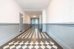 KADEWE, HOHE DECKE, HOLZDIELEN, TAGESLICHTBAD: Wunderschöne 2-Zimmer-Wohnung in beliebter Wohnlage – Die vollständige Adresse der Immobilie erhältst du vom Anbieter., 10787 Schöneberg, Berlin – Vorschaubild 5