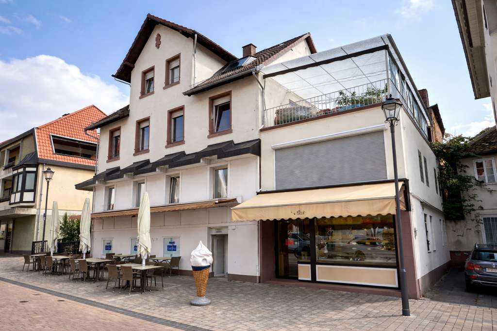 Immobilie in Erbach - Mehrfamilienhaus mit 4 Wohneinheiten und Gewerbeeinheit (Eiscafé) in zentraler Lage von Erbach - Bild 1