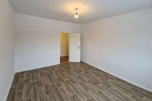 Hier ist ganz viel Platz! - 4-Zimmer-Wohnung mit Balkon, frisch renoviert - ** AB AUGUST **! – Ringstraße 197, 4209 Grünau-Mitte, Leipzig – Vorschaubild 6